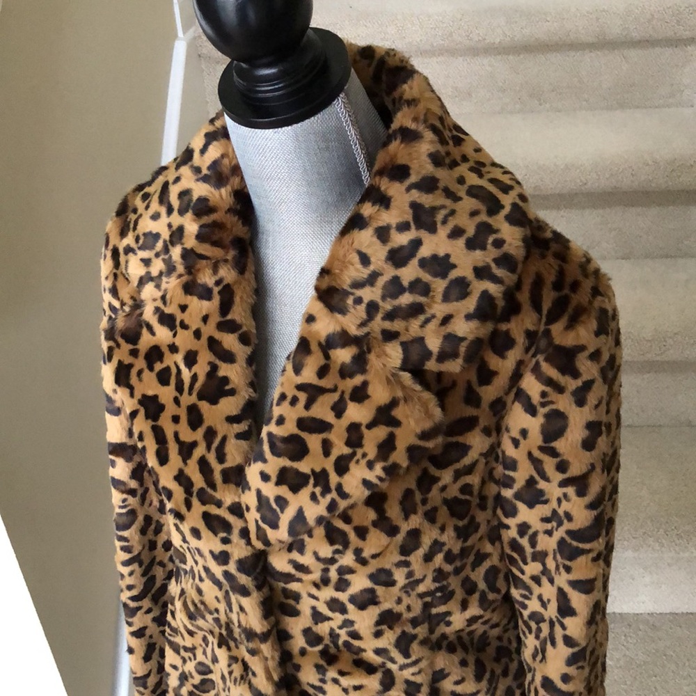 NEW Banana Republic Women’s Faux Fur Leopard jacket.  Size L - Picture 4 of 11